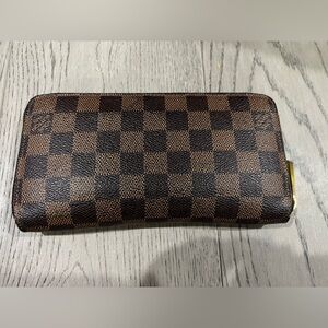 Louis vuitton damier ebene Zippy Wallet